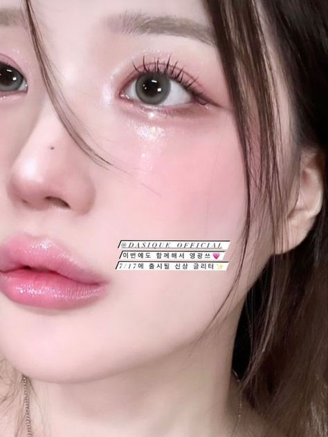 Korean pink makeup look: glowing pink Cooltone Makeup Looks, Korean Pink Makeup, Pink Soft Makeup, Pink Douyin Makeup, Makeup Looks Korean, Korean Tutorial, Pink Makeup Looks, Ballet Makeup, Downturned Eyes