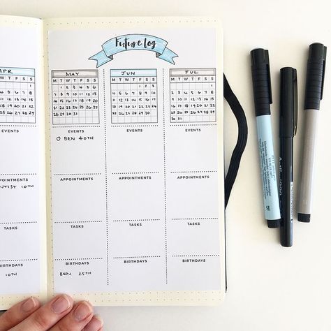 Bullet Journal Future Log - Free Printable. Click through to learn how to get the most from your bullet journal future log and download a free printable future log template. #bulletjournalfuturelog #bulletjournal #bujo #futurelog #bulletjournaling #bulletjournallayout #bulletjournalideas #bulletjournalcollection Bullet Journal Future Log Layout, Future Log Bullet Journal, Future Log, Bullet Journal How To Start A, Graphisches Design, Bullet Journal Printables, Bujo Inspiration, Journal Aesthetic, Bullet Journal Spread