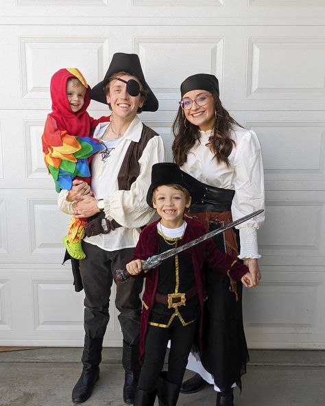 Family Halloween Costumes Pirates, Pirates Family Costume, Pirate Diy Costume Kids, Pirate Toddler Costume, Pirate Costume Family, Pirates Of The Caribbean Family Costumes, Pirate Family Halloween Costumes, Family Pirate Costumes Ideas, Toddler Pirate Costume Diy