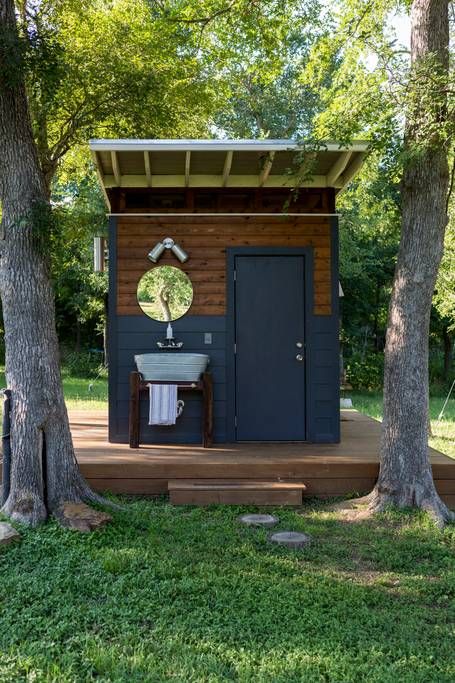 Outdoor Bath House, Outdoor Toilet And Shower, Outdoor Restroom, Outhouse Bathroom, Outside Toilet, Toilet Outdoor, Outdoor Bathroom Design, Outdoor Toilet, Green Acres