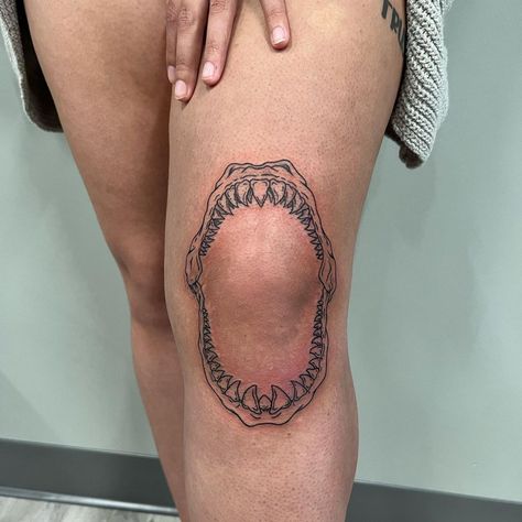 Knee Tattoo Circle, Circular Knee Tattoo, Around The Knee Tattoo Ideas, Open Knee Tattoo, Bent Knee Tattoo, Outer Knee Tattoo, Women’s Knee Tattoo, Knee Pit Tattoo, Knee Frame Tattoo