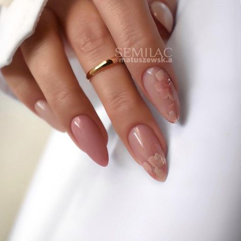 Simple Flower Nail Designs, Gold Gel Nails, Maroon Nails, Subtle Nails, Flower Nail Designs, Casual Nails, Classy Acrylic Nails, Nails Only, Flower Nail