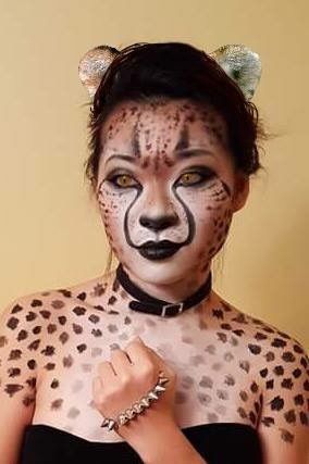 Cheetah Eyeliner, Cheetah Body Painting, Cheetah Inspired Makeup, Animal Costume Makeup, Animal Stage Makeup, Snow Leopard Face Paint, Panther Makeup, Animal Inspired Makeup, Cheetah Makeup Halloween