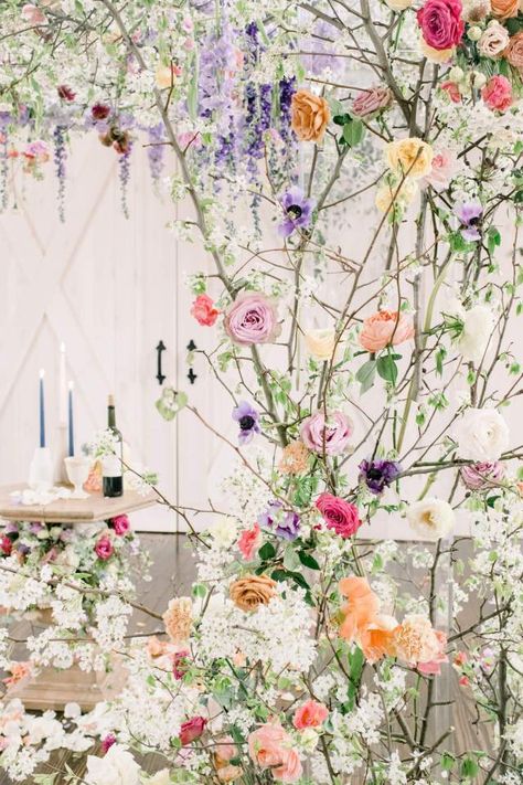 Floral wedding ceremony decor | Gorgeous Wildflower Wedding Inspiration - Perfete Simple Wildflower Wedding Arch, Wildflower Wedding Arch, Wildflower Tablescape, Floral Wedding Ceremony, Wedding Trellis, Butterfly Centerpieces, Wildflower Decor, Wedding Ceremony Decor, Guest Book Table