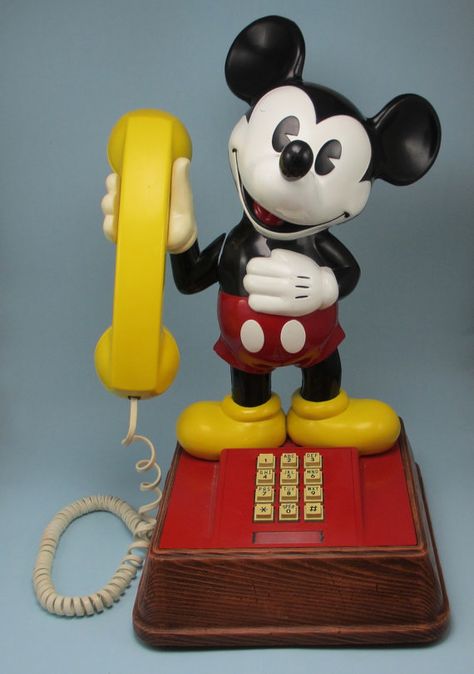 Mickey Mouse phone! We had this growing up:) Mickey Room, Kids Phone, Mickey Mouse Phone, Mickey Mouse Toys, Disney Bedrooms, Retro Phone, Vintage Phones, Vintage Telephone, Old Phone