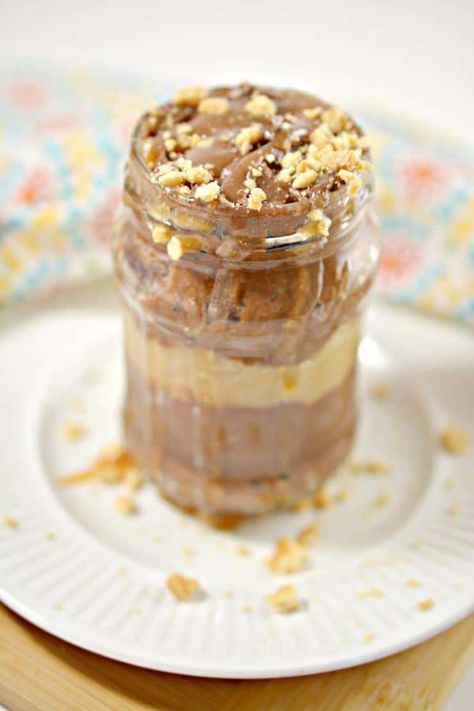 BEST Keto Snickers Cups! Low Carb Keto Chocolate Caramel Snickers Candy Pudding Idea – No Bake – Dessert – Treat – Snack – Sugar Free – Gluten Free – Creamy Pudding Twix Candy Bar Protein Pudding, Snickers Pudding, Snickers Cups, Keto Snickers, Butterscotch Pudding Recipes, Low Cal Dessert, No Bake Banana Pudding, Chocolate Chia Seed Pudding, Snickers Candy