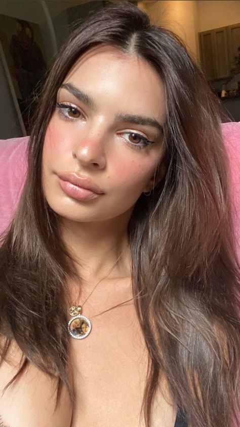 Emily Ratajkowski Makeup, Emily Ratawosky, Emily Ratajkowski Outfits, Emily Ratajkowski Style, Grp Port, Love Travel, Emily Ratajkowski, Travel Fashion, Cute Makeup