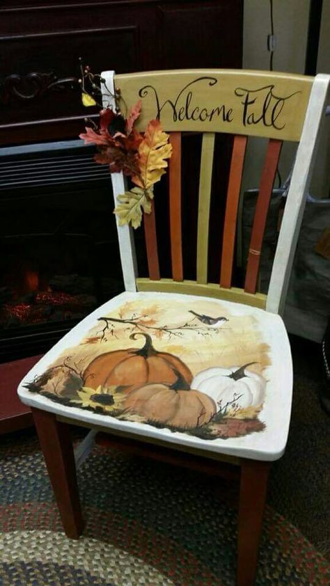 Antique Chair Decor, Painted Chairs Diy, Scarecrow Painting, Painted Wooden Chairs, Dollar Tree Halloween Decor, Hand Painted Chairs, Fall Wood Crafts, Hand Painted Pumpkin, Porch Chairs