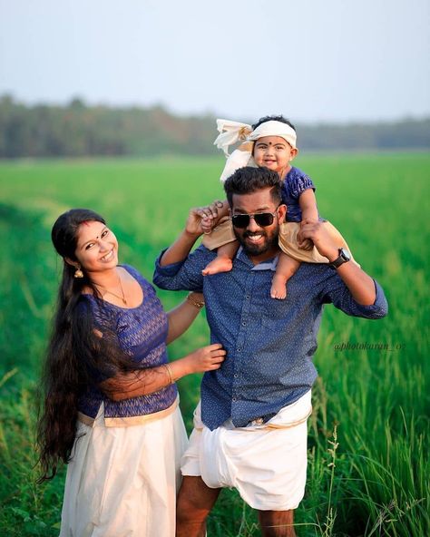 Onam Photoshoot Ideas Family, Onam Poses, Onam Photoshoot Ideas, Mother And Baby Images, Onam Photos, Onam Special, Pongal Celebration, Outdoor Family Photoshoot, Son Photo Ideas