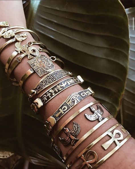 Egyptian Jewelry Aesthetic, Eygptain Jewelry, Old Egyptian Jewelry, Egyptian Jewelry Ancient, Ancient Egypt Bracelet, Egyptian Accessories, Egyptian Bracelet, Ancient Egyptian Jewelry, Luxe Jewelry