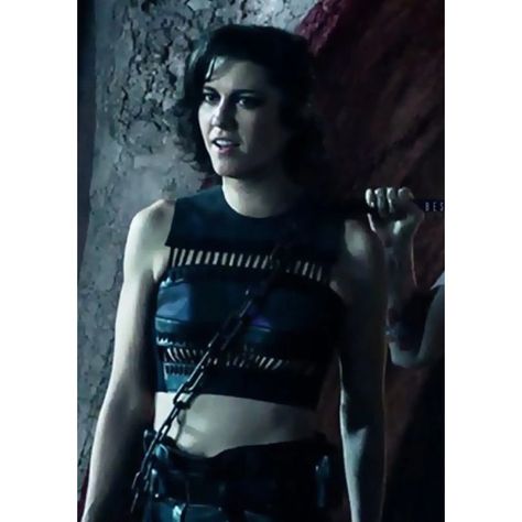 Huntress (Helena Bertinelli) Costume Huntress Costume, Helena Bertinelli, Mary Elizabeth Winstead, Tough Girl, Mary Elizabeth, Strong Female, Movie Costumes, American Comics, Kate Winslet