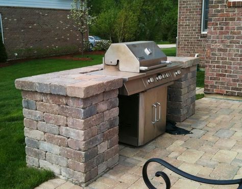 25+ best ideas about Outdoor grill area on Pinterest | Backyard ... Grill Surround, Outdoor Grill Station, Outdoor Bbq Grill, Patio Grill, Brick Patio, Patio Pavers Design, Concrete Patios, Backyard Grilling, Pallet Sofa