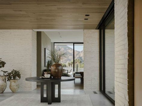 Inside a stunning contemporary home that melds into the Arizona desert Arizona Style Homes, Tulum House, Modern Nest, Concrete Stool, Restoration Hardware Chair, Modern Desert, Desert Living, Arizona Desert, Desert Homes