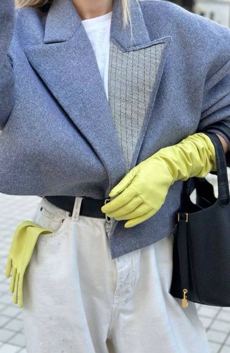 Gloves Outfit, Extreme Fashion, Mode Inspo, Colourful Outfits, Looks Style, Mode Inspiration, Winter Fashion Outfits, Street Style Outfit, Outfit Details