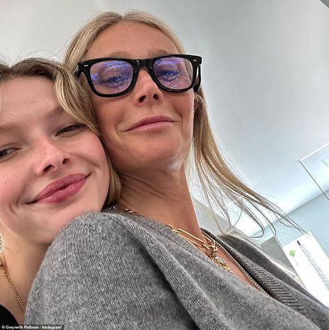 Gwyneth also gushed to the outlet about her close bond with her daughter Apple - who is in her second year of college. 'I mean, she's just so much fun to be with' Gwyneth Paltrow Apple, Coldplay Singer, Apple Martin, Daughter Hairstyles, Apple Martini, Half Ponytail, Super Rich Kids, Toned Abs, Teenage Daughters