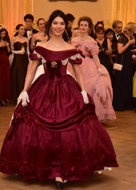 Historical Ball Gowns, 1800 Dresses Victorian Ball Gowns, 1800 Dresses Victorian, 1800 Ball Gowns, Formal Dresses Off Shoulder, Victorian Clothing Women, 1850 Dress, Victorian Evening Gown, Fairy Corset