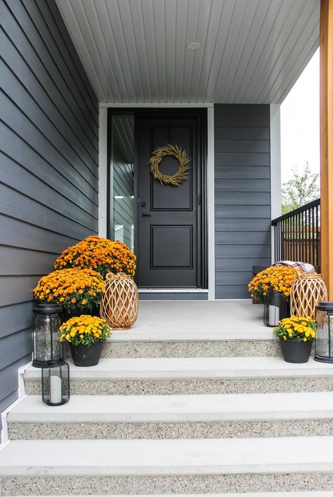 a fall front porch with orange mums Orange Mums, Cozy Fall Home, Fall Home Tour, Pretty Life, Fall Front Porch, Fall Front, Home Decorating Ideas, Fall Home, Home Tour