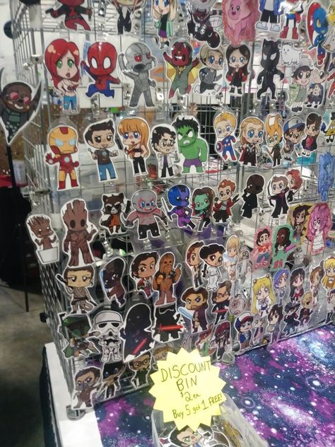 Things To Sell At Comicon, Artist Alley Display Ideas Tips, Comic Con Artist Alley, Artist Alley Sticker Display, Vendor Setup, Craft Fairs Booth, Merch Ideas, Small Business Advice, Market Displays