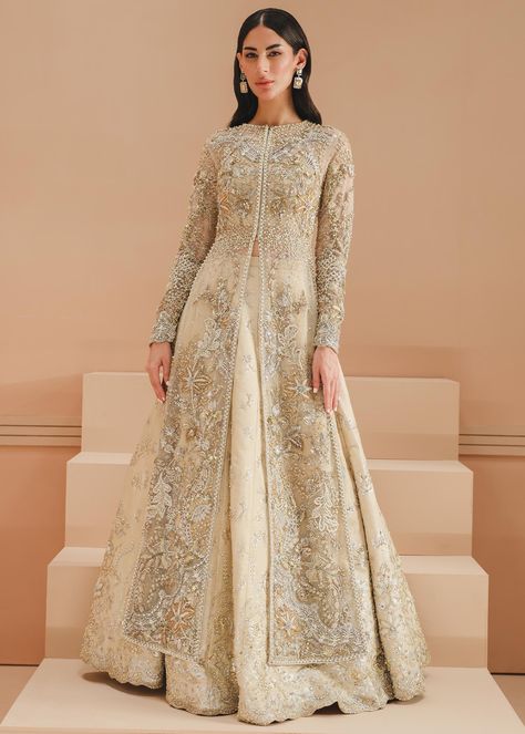 Waleema Dress, Walima Brides, Nikkah Nama, Shiny Makeup, Desi Dress, Walima Dress, Desi Wedding Dresses, Heavy Dresses, Asian Bridal Dresses