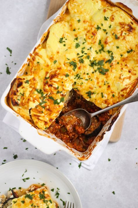 This simple Vegetarian Moussaka is a comfort food classic, perfect for a family midweek dinner and batch cooking. Creamy, rich and delicious. Moussaka Recipe Vegetarian, Moussaka Recipes, Vegetarian Moussaka Recipe, Veggie Moussaka, Vegetable Moussaka, Moussaka Recept, Vegetarian Moussaka, Vegan Bechamel, Greek Feast