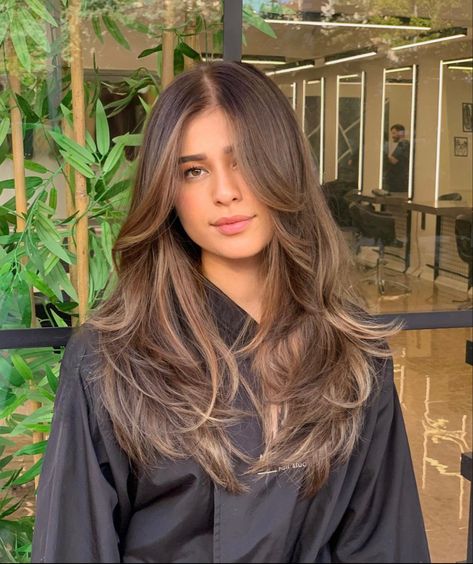 Rambut Brunette, Brown Hair Looks, Brown Hair Inspo, Brunette Hair With Highlights, Hairstyles For Layered Hair, Brunette Balayage Hair, Haircuts For Medium Hair, Haircuts Straight Hair, Haircuts For Long Hair