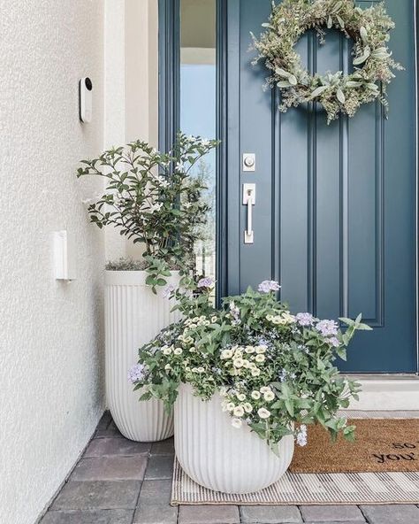 White Outdoor Planters Front Door, Flower Garden Ideas In Front Of House Simple Entrance, Plants By Front Door Entrance, Blue And White Planter, Planter Front Of House, Front Door Planter Ideas Entrance, Planters In Front Of House, Plants For Front Door, Planter Front Door