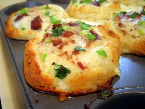 Breakfast Recipes Using Canned Biscuits, Biscuit Egg Cups, Recipe Using Canned Biscuits, Biscuit Cups, Egg Biscuits, Breakfast Casserole Bacon, Best Breakfast Casserole, Canned Biscuits, Muffin Tin Recipes