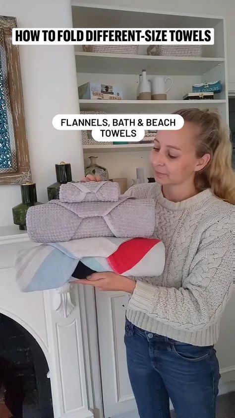 Fold Towels, Folding Fitted Sheets, Folding Towels, Folding Origami, How To Roll Towels, How To Fold Towels, Clothes Organization Diy, Folding Laundry, Everyday Hacks