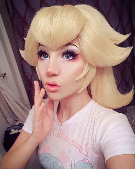 Yikes, its GONNA BE MAY! Which means Momocon is right around the corner! Which means I gotta get my act together and finish Peach!!!!!!… Princess Peach Makeup, Princesa Peach Cosplay, Peach Makeup Look, Princess Peach Cosplay, Mario Cosplay, Peach Cosplay, Peach Costume, Nintendo Princess, Peach Makeup