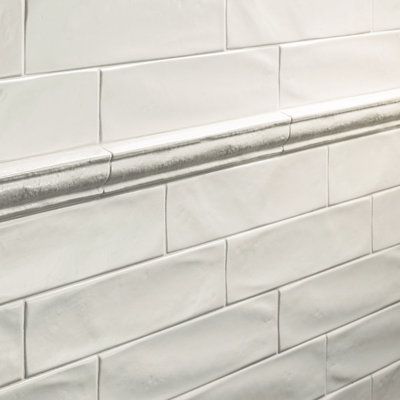 Arte, a white Zellige Handmade, Birmingham, Manchester, Hamptons, Craft, Traditions Look Tile is an updated twist on a classic subway brick look tile that takes on kitchen and bathroom walls and backsplashes with contemporary style. Its wavy uneven surface gives it a unique look of highlights and shadows. It's a white bianco wall tile in a traditional design and new, modern colors. Complete your project with coordinating tiles in multiple sizes and shapes from Qube Tiles for style, durability, a White Subway Tiles Kitchen Backsplash, Traditional Backsplash, White Tile Kitchen Backsplash, Basket Weave Tile, Patterned Tile Backsplash, Subway Tile Backsplash Kitchen, Brick Look Tile, Subway Tiles Bathroom, White Tile Backsplash