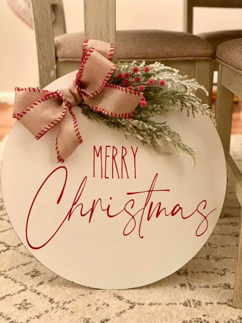 Christmas Welcome Signs Round, Cricut Christmas Round Signs, Circular Christmas Sign, Merry Christmas Round Wood Sign, Chalk Couture Round Christmas Door Hanger, Christmas Plaques, Round Signs, Wooden Wall Plaques, Christmas Door Hanger