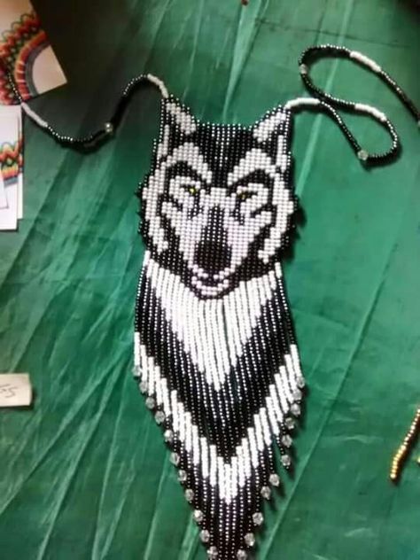 Native American Beadwork Patterns, Seed Bead Jewelry Patterns, Native Beading Patterns, Bead Loom Designs, Beaded Necklace Patterns, Native Beadwork, Brick Stitch Earrings, Beaded Jewlery, Bead Weaving Patterns