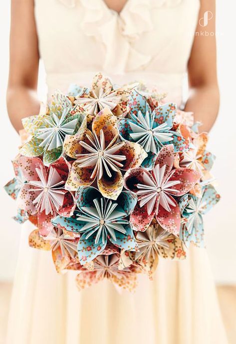 11 Unique Wedding Bouquet Ideas for Brides Who Want to be Different Origami Flower Bouquet, Alternative Wedding Bouquet, Unique Wedding Bouquet, Origami Projects, Origami Wedding, Unique Bouquet, Paper Bouquet, Diy Wedding Bouquet, Paper Flower Bouquet