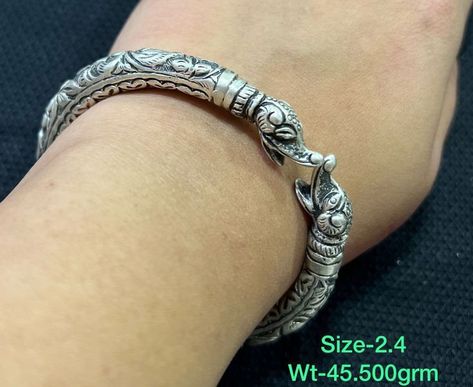 Antique Silver Jewelry Indian, Silver Jewelry Indian, Personalized Silver Jewelry, Handmade Bangle Bracelets, Silver Bracelet Designs, Antique Bangles, Solid Silver Bracelets, Gold Bracelet Simple, Simple Silver Jewelry