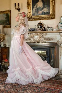 Hoop Skirt Dress Gowns, Wedding Dress With Hoop Skirt, Romantic Era Dress, Sitting Poses Dress, Princess Dress Art, Ballgown Skirts, Southern Belle Dresses, Belle's Dress, Gown Poses