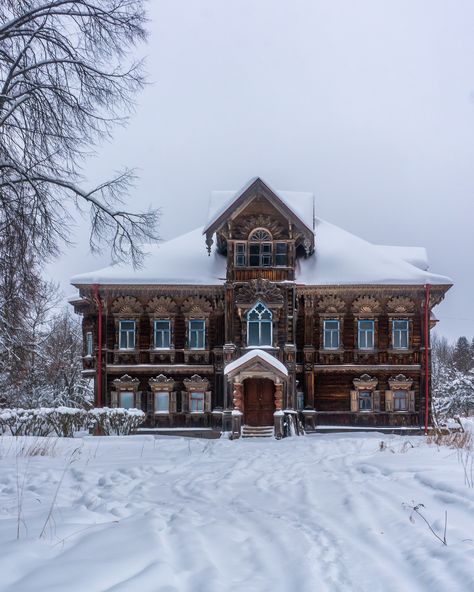 From Russia, About Russia — my-russia: Lesnoy Terem Astashovo Russian House Design, Russian Home Aesthetic, Russian House Interior, Russian Mansion, Alexander Volkov, Russian House, Storybook Homes, Russian Architecture, Rich Home