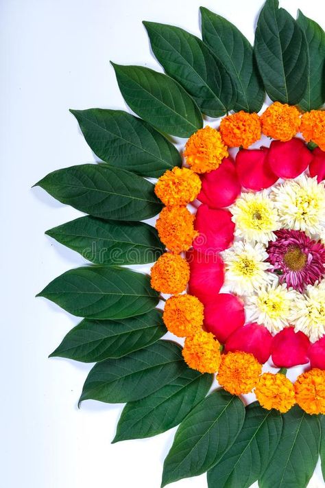 Function Rangoli Designs, Onam Flower Decoration, Flower Decoration For Pooja, Marigold Flower Rangoli, Marigold Flower Decoration, Diya Background, Indian Floral Decor, Flower Rangoli Designs, Rangoli Design For Diwali