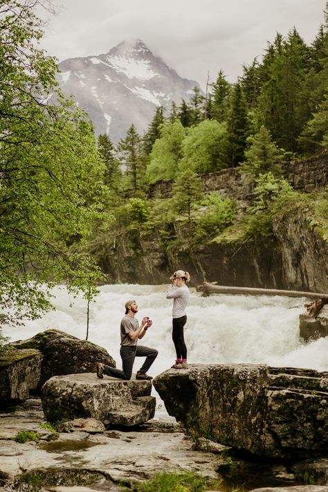 Glacier National Park Proposal, Outdoorsy Proposals, Hike Proposal Photos, Hike Proposal Ideas, Hidden Photographer Proposal, Colorado Proposal Ideas, Hiking Proposal Ideas, Hiking Proposal Outfit, Alaska Proposal