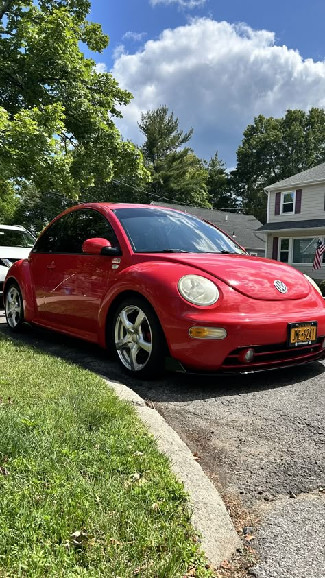 Red Beetle Car, Pink Volkswagen Beetle, Hello Kitty Car Accessories, Punch Buggy, Vw Buggy, Red Beetle, Car Interior Diy, Vw New Beetle, Bug Car