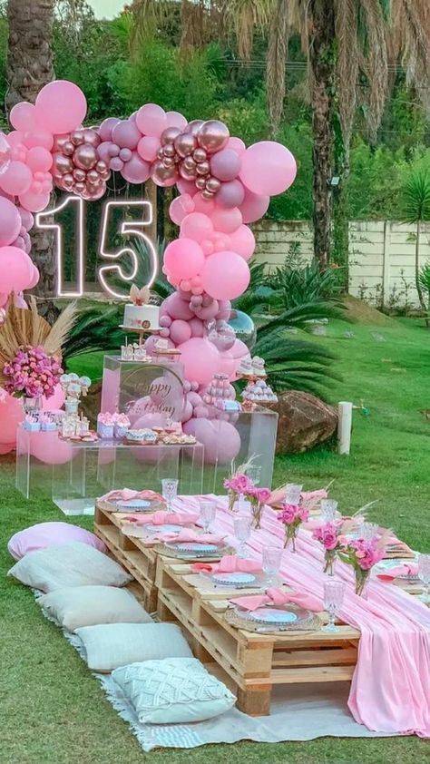 Birthday Brunch Ideas Aesthetic, Colorful Flowers Birthday Party, Birthday Picture Backdrop Ideas, 16th Birthday Backdrop Ideas, Outside Birthday Party Ideas, Picnic Party Decorations, 15th Birthday Party Ideas, Preppy Birthday, Backyard Birthday Parties