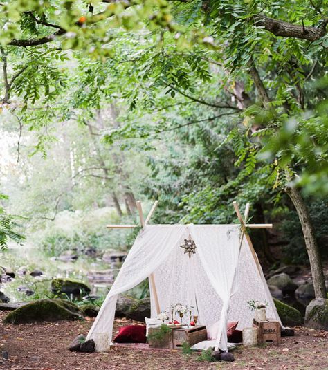 Engagement photos with a tent in the woods Winter Picnic, Picnic Engagement, Garden Party Decorations, Romantic Picnics, Wedding Tent, Party Tent, Garden Parties, Backyard Wedding, Wedding Backdrop