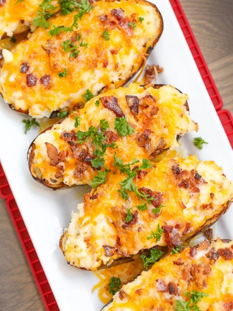 Easy Twice Baked Potatoes - Favorite Family Recipes Easy Twice Baked Potatoes, Potatoes Stuffed, Buttery Potatoes, Potatoes Baked, Perfect Baked Potato, Fluffy Mashed Potatoes, Cheesy Mashed Potatoes, Gluten Free Sides Dishes, Baked Potato Recipes