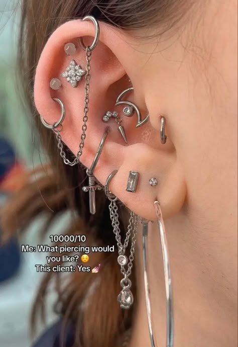 New Ear Piercing, Cool Ear Piercings, Grunge Jewelry, Cool Piercings, Cute Ear Piercings, Multiple Ear Piercings, Jewelry Tattoo, Body Jewelry Piercing, Lobe Piercing