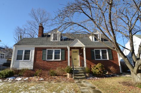 Cape Cod Style House Exterior, Cape Cod House Interior Ideas, Cape Cod House Interior, Cape Cod Renovation, Dormer House, Cape Cod Exterior, Cape Cod House Exterior, Front Porch Addition, Cape Cod Cottage