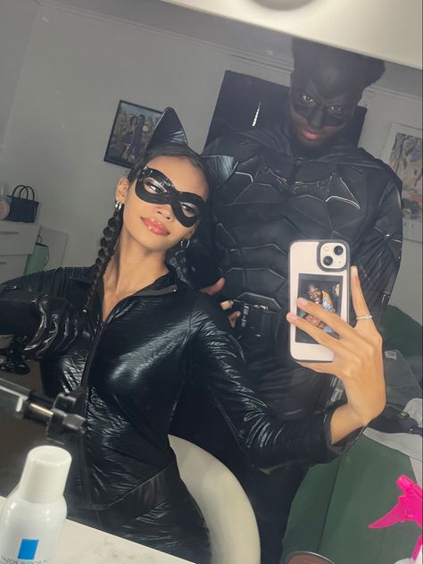 Batman And Cat Women Costumes, Bat Man And Cat Woman Costume, Cat Woman And Batman Costume, Cat Woman And Batman, Batman And Catwoman Costumes, Halloween Costumes Trendy, Catwoman Halloween, Catwoman Halloween Costume, Partner Halloween Costumes