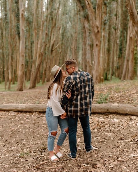 This heat wave after having a few days of a teaser of fall has me READY FOR FALL!!!!! Come on Mother Nature we are all ready for cozy weather!!! San Francisco couples session, san Francisco couples photographer, San Francisco wedding photographer Fall Couple Photoshoot Outfit Ideas, San Francisco Couple, Couple Outfits For Pictures, Fall Couple Outfits, Fall Picture Outfits, Fall Couple Pictures, Country Couple Pictures, Fall Couple Photos, Cozy Weather