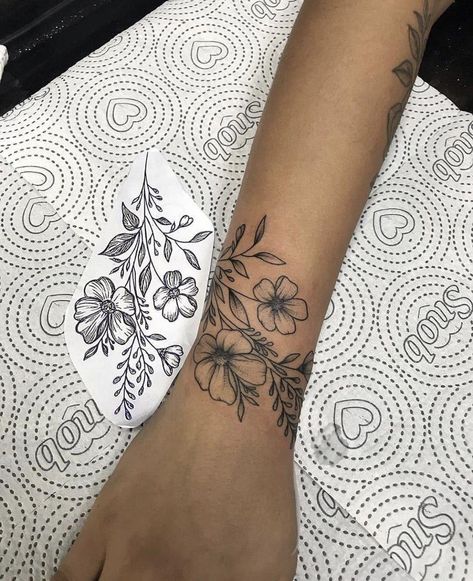 Wrap Around Wrist Tattoos Flowers, Simple Tattoo Cover Up Ideas, Wrist Tattoo Cover Up For Women, Cover Up Wrist Tattoos For Women, Wrap Tattoos For Women, Tattoo Cover Up Ideas For Women Arm, Simple Feminine Tattoos, Simple Cover Up Tattoos, Flower Wrap Around Tattoo