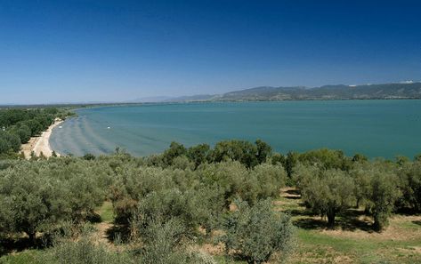 Photo by Maurizio Zanetti via Flickr Italy For Kids, Umbria Italy, Umbria, The Kids, Places To Travel, Special Day, Places To Go, Lake, Italy