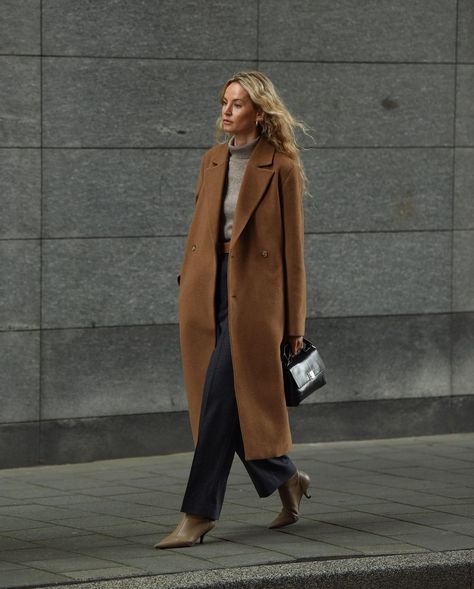 Anouk Yve (@anoukyve) • Instagram photos and videos Style In Your 40s, Brown Coat Outfit, 40 Year Old Women, Wool Coat Outfit, Brown Wool Coat, Anouk Yve, Best Winter Coats, Colour Combinations Fashion, Fall 2024 Fashion