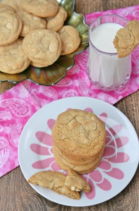 White Chocolate Macadamia Nut Cookies - Subway Style Subway Restaurant, White Chocolate Macadamia Cookies, Chocolate Macadamia Nut Cookies, White Chocolate Macadamia Nut Cookies, White Chocolate Macadamia Nut, Macadamia Cookies, Macadamia Nut Cookies, Nut Cookies, Subway Style